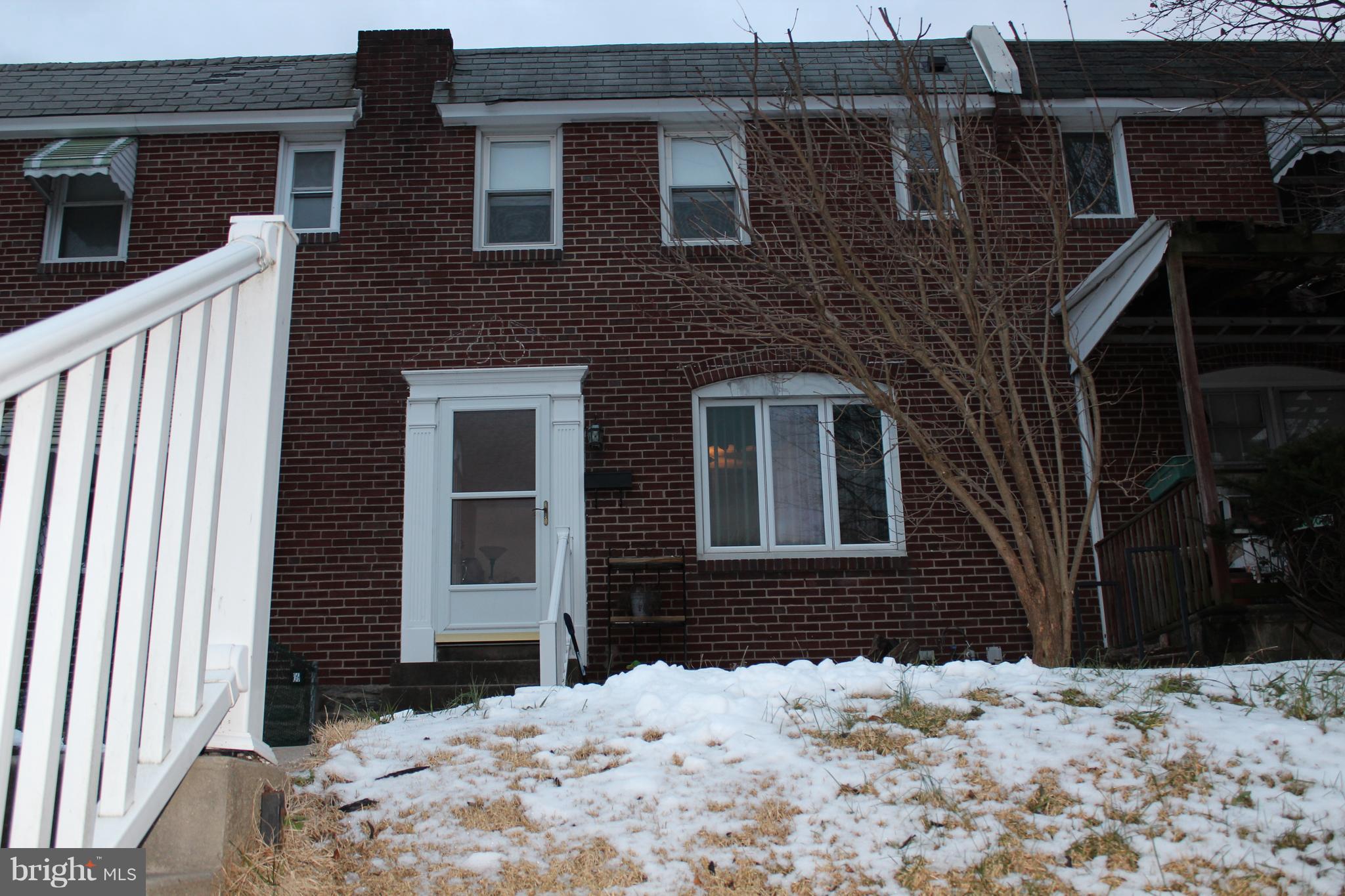 Open House Canceled ,Home is under contract !!!!! Honey STOP the car! This is the Home for Us, it has a huge Gourmet Kitchen addition, 2 full baths, a finished lower level, loads of closets, a great yard and shed. Hello??? What are we waiting for, lets get it before its gone!