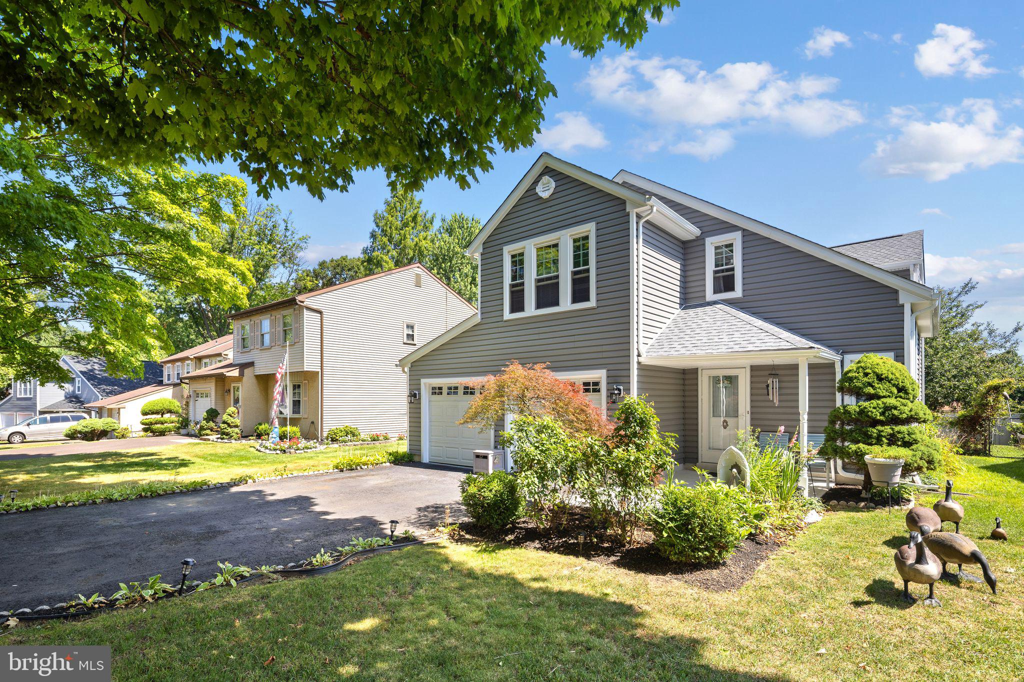 12 PEBBLE DRIVE