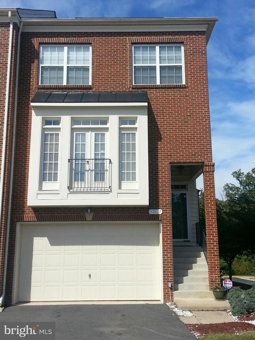 New Lower Price! MUST SEE! Beautiful End Unit TownHome: Featuring many amenities-Kitchen with hard wood flooring and a breakfast area. Large Master Bedroom with tray ceiling and bay window, enjoy the large soaking tub in Master Bath. Fully finished basement with gas fireplace. Large deck. Community has a pool, tennis courts and play grounds. Close to I95 and Jefferson Davis Highway.