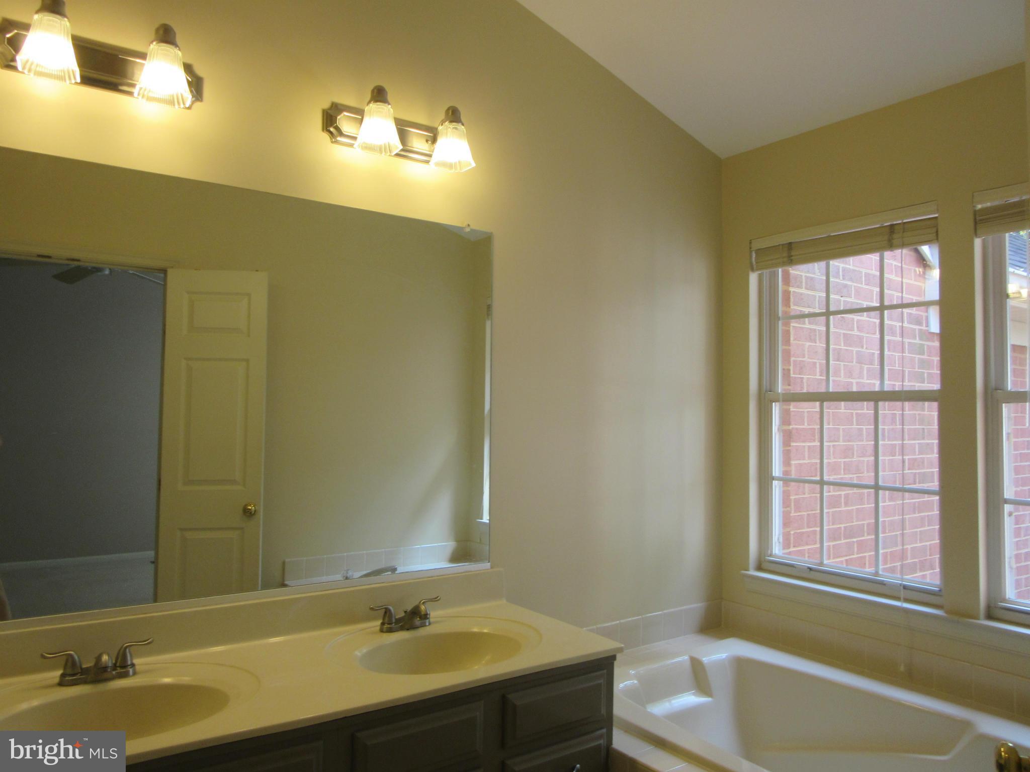 BALDWIN GROVE - Residential Lease