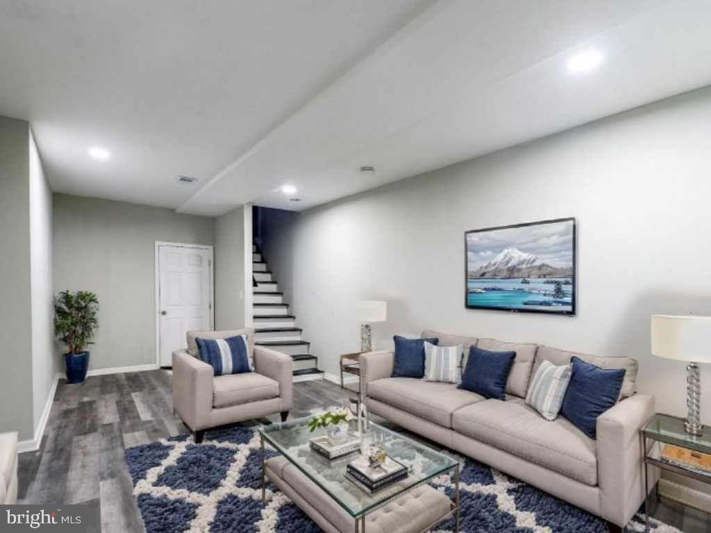 BROADWAY EAST - Residential