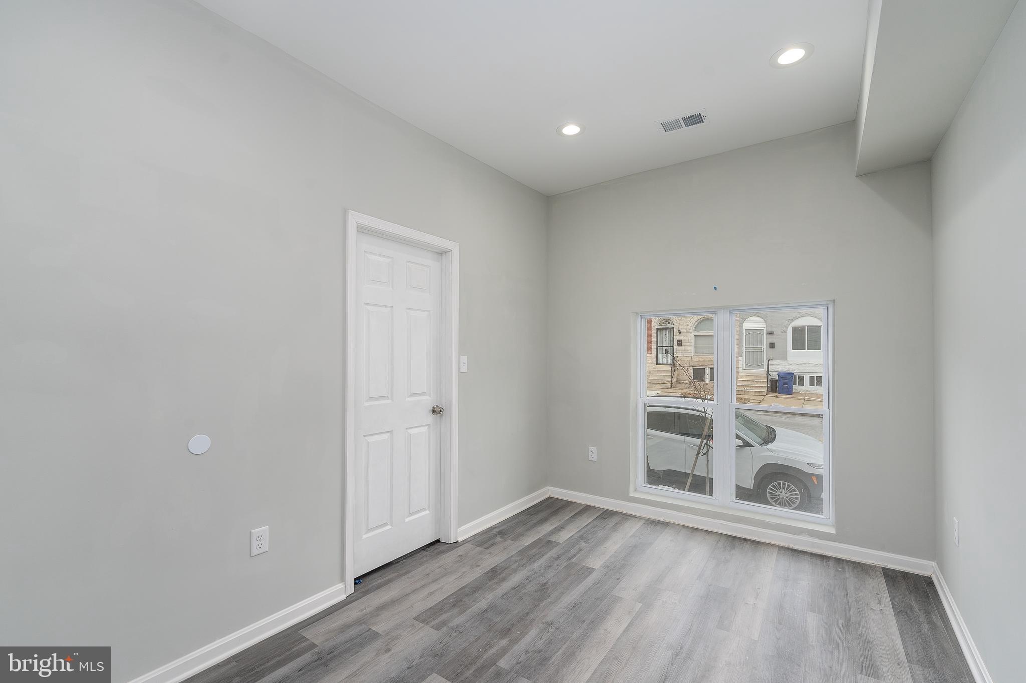 BROADWAY EAST - Residential