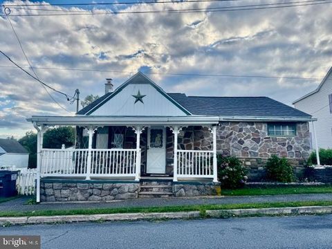 124 N RAILROAD AVENUE FRACKVILLE PA 17931