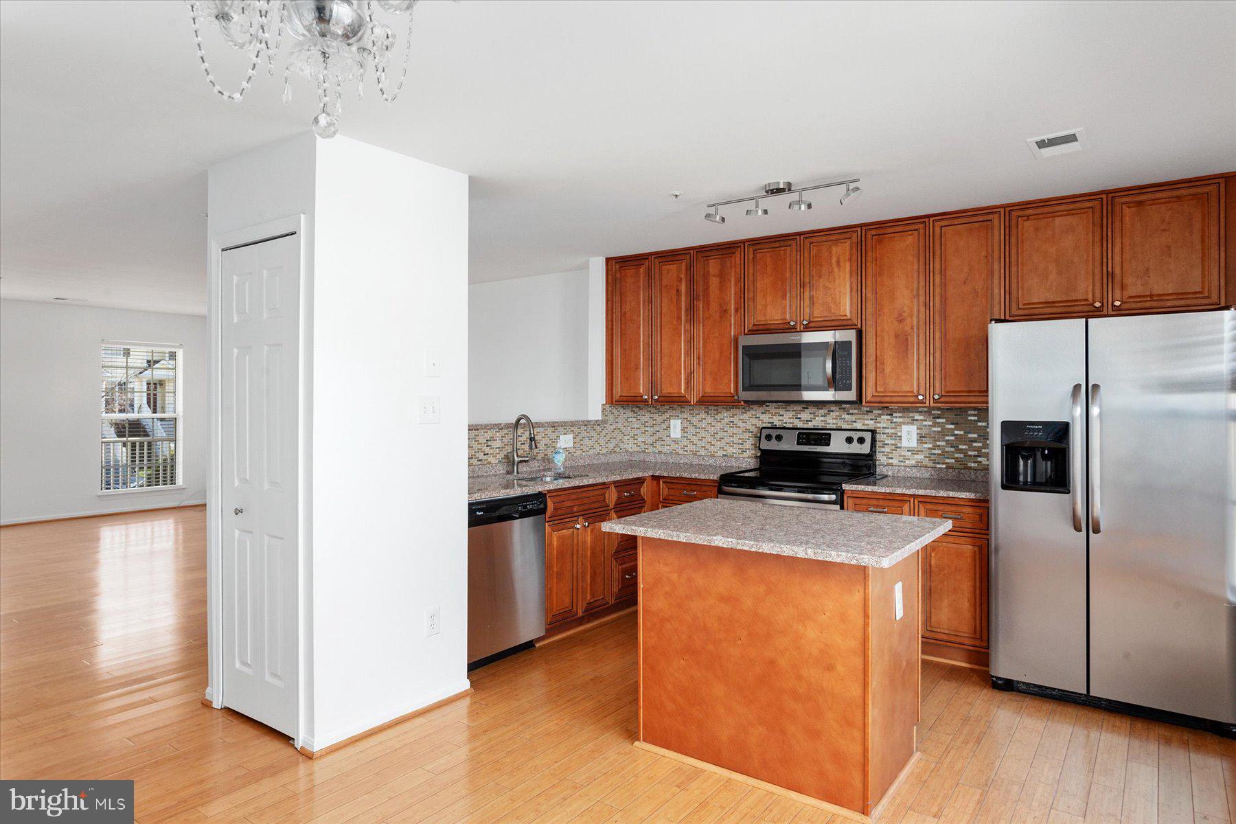 CEDAR GROVE AT CROFTON - Residential