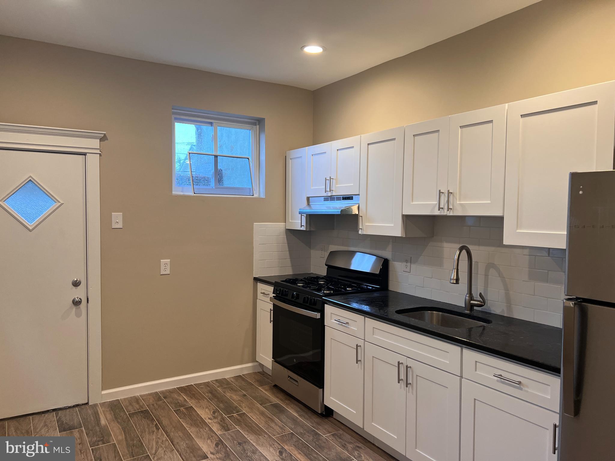 PORT RICHMOND - Residential Lease