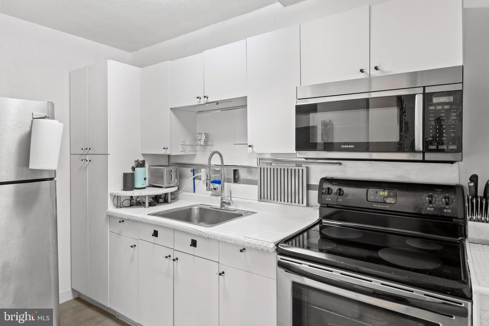 1311 DELAWARE SW S646