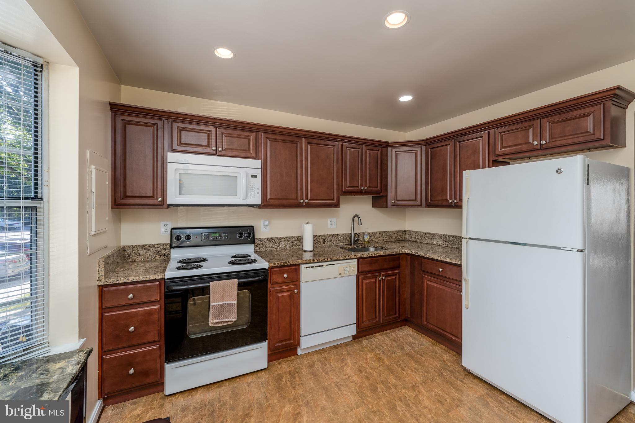 ARBORY CONDOS - Residential