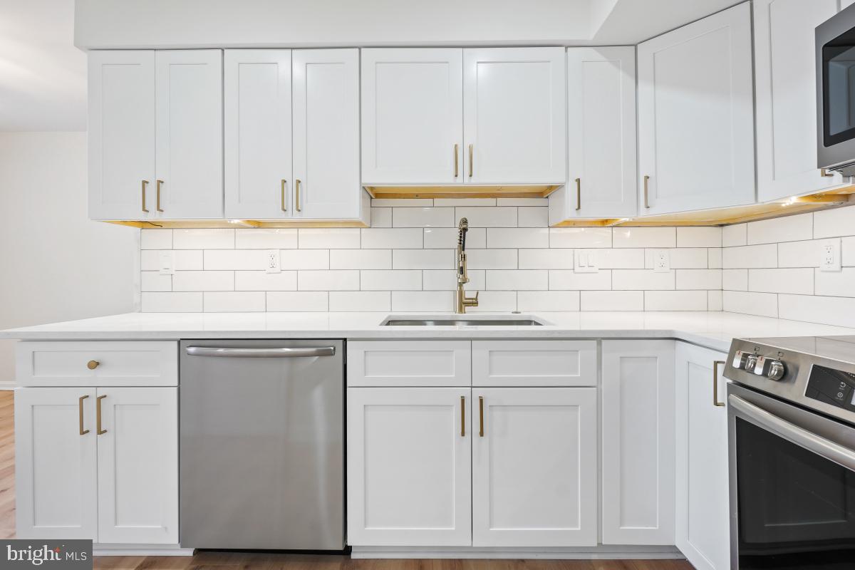 TERRACE TOWNHOUSES OF ANNANDALE - Residential