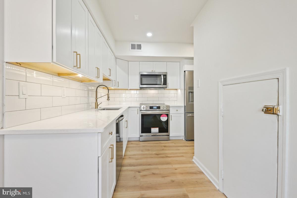 TERRACE TOWNHOUSES OF ANNANDALE - Residential