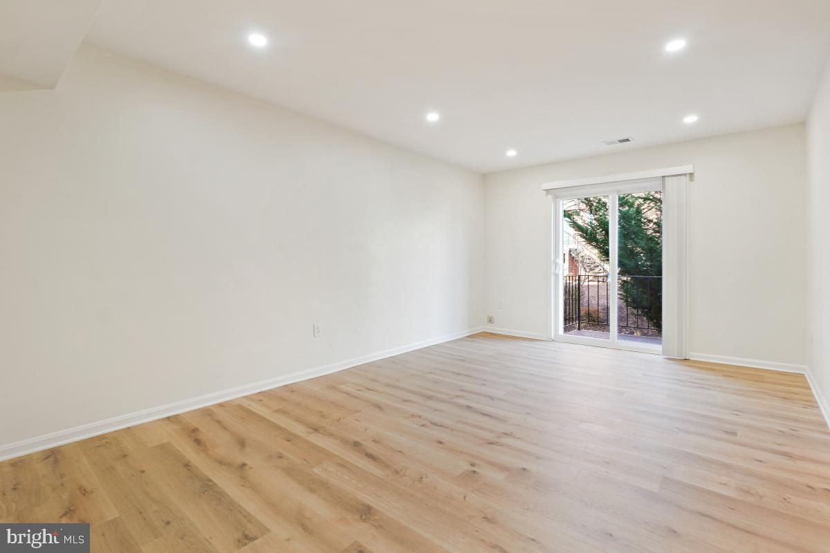 TERRACE TOWNHOUSES OF ANNANDALE - Residential