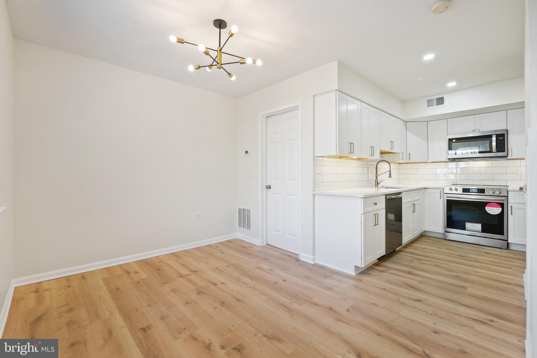 TERRACE TOWNHOUSES OF ANNANDALE - Residential