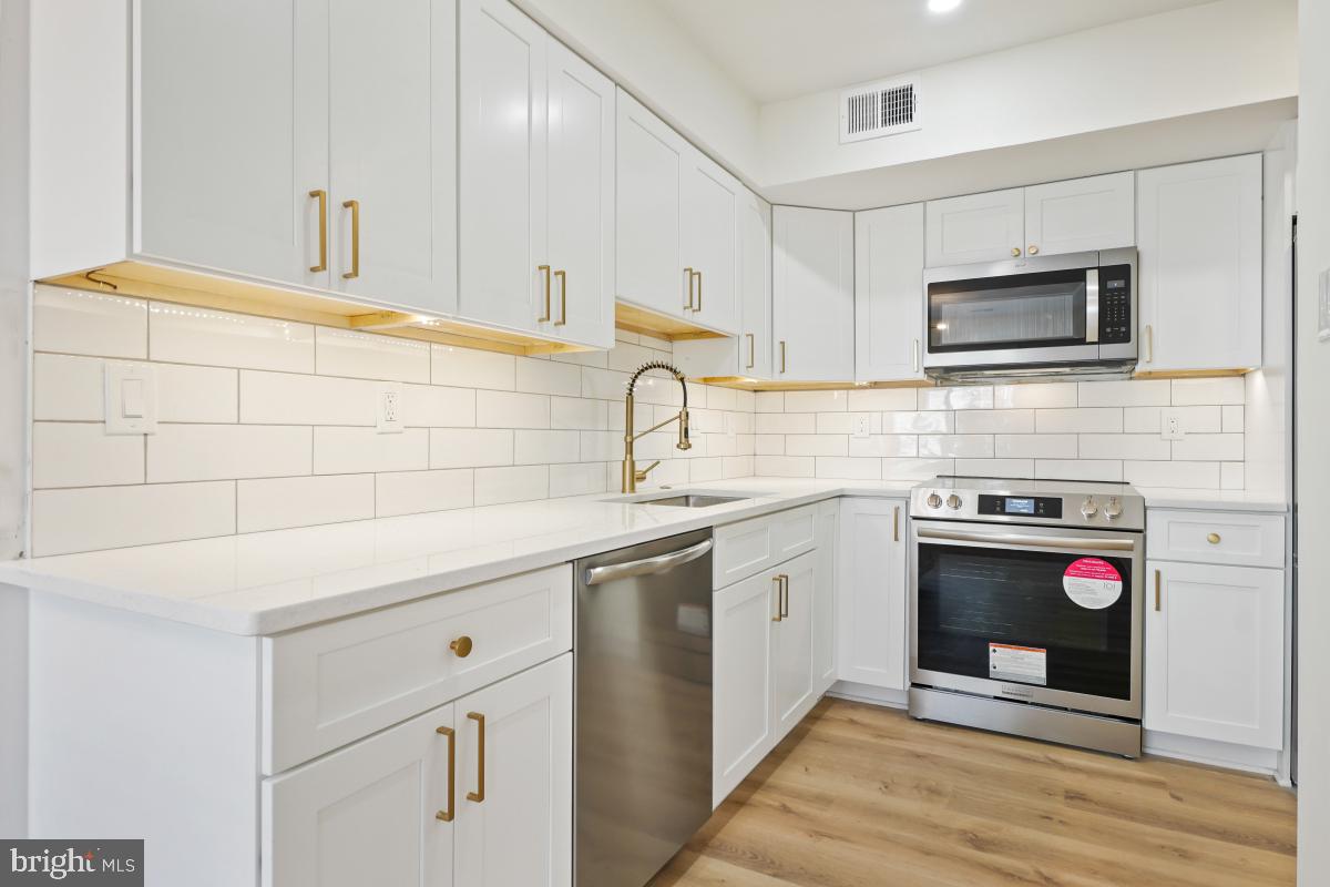 TERRACE TOWNHOUSES OF ANNANDALE - Residential