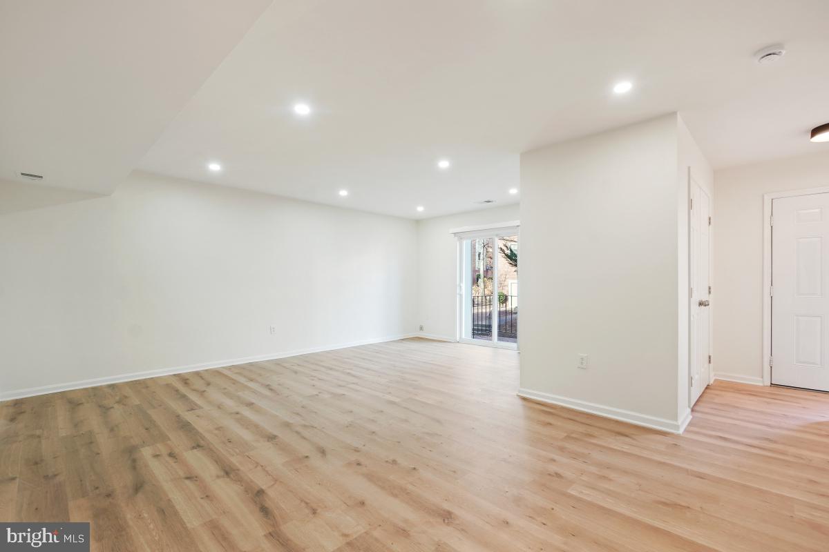 TERRACE TOWNHOUSES OF ANNANDALE - Residential