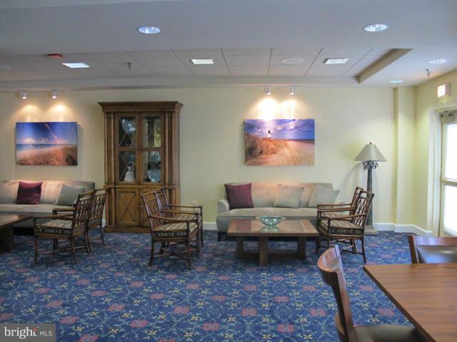 TURNBERRY COURTS AT LEIS - Residential