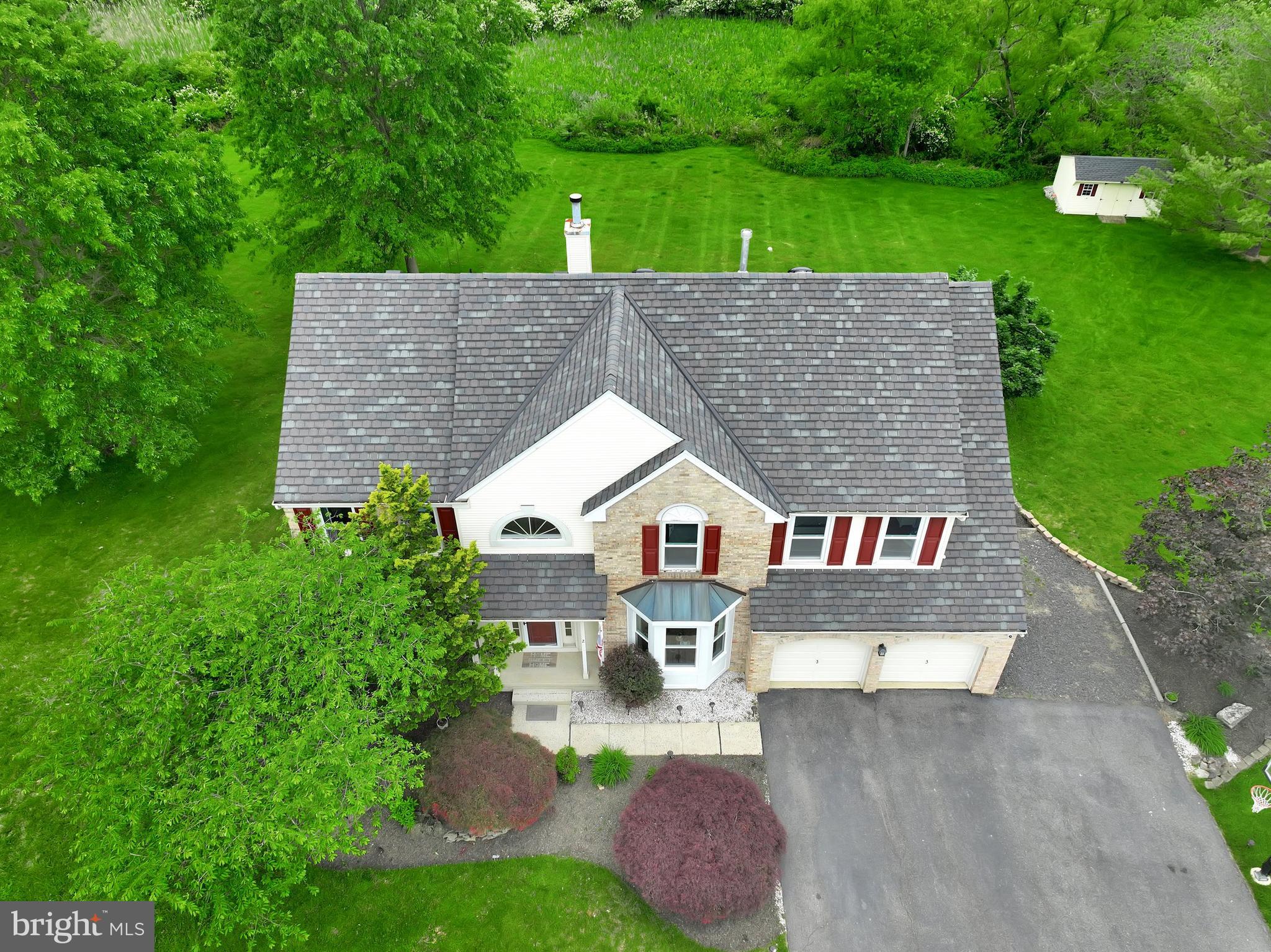2 HAMPTON HOLLOW DRIVE