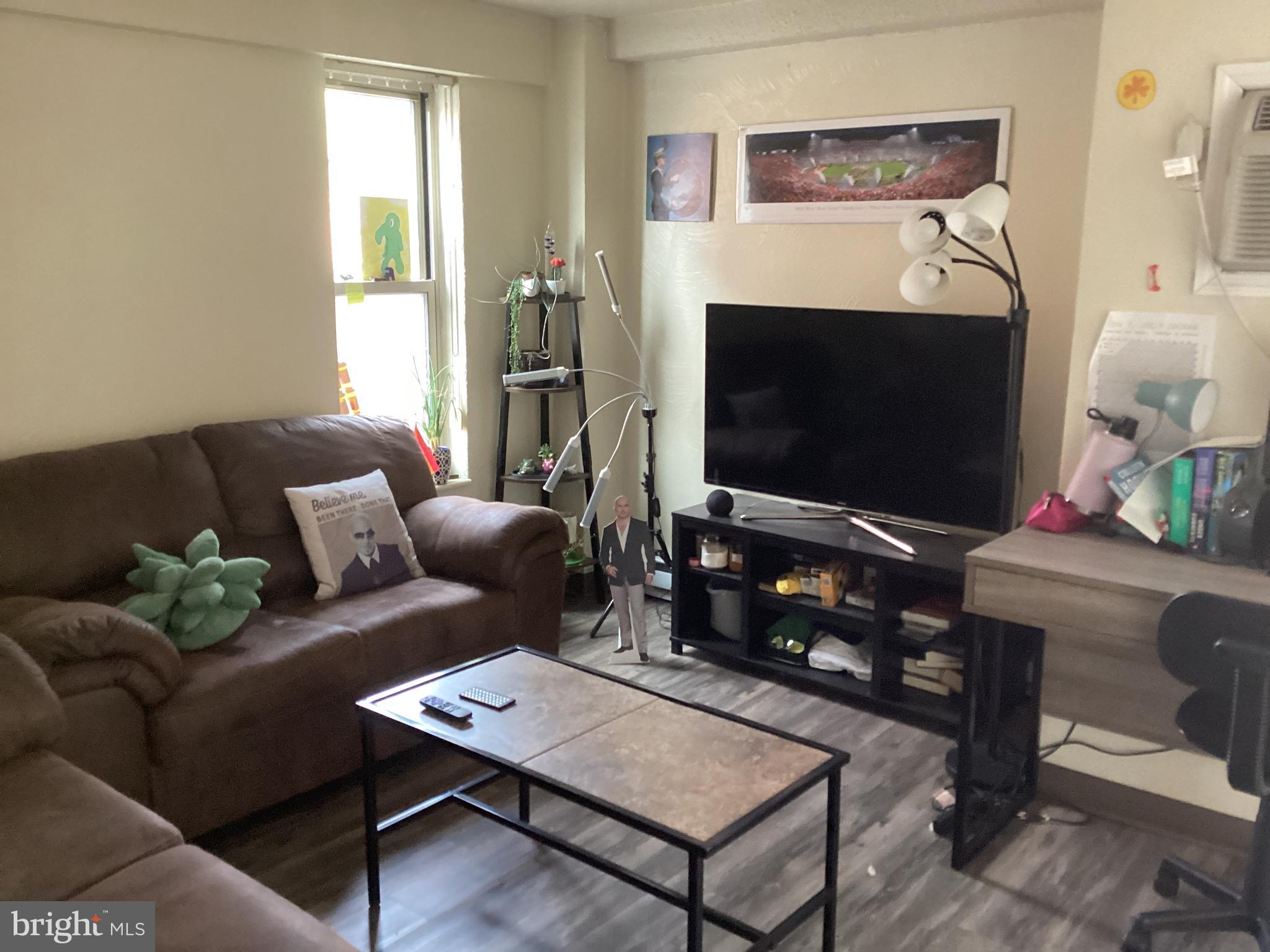 UNIVERSITY TOWERS - Residential