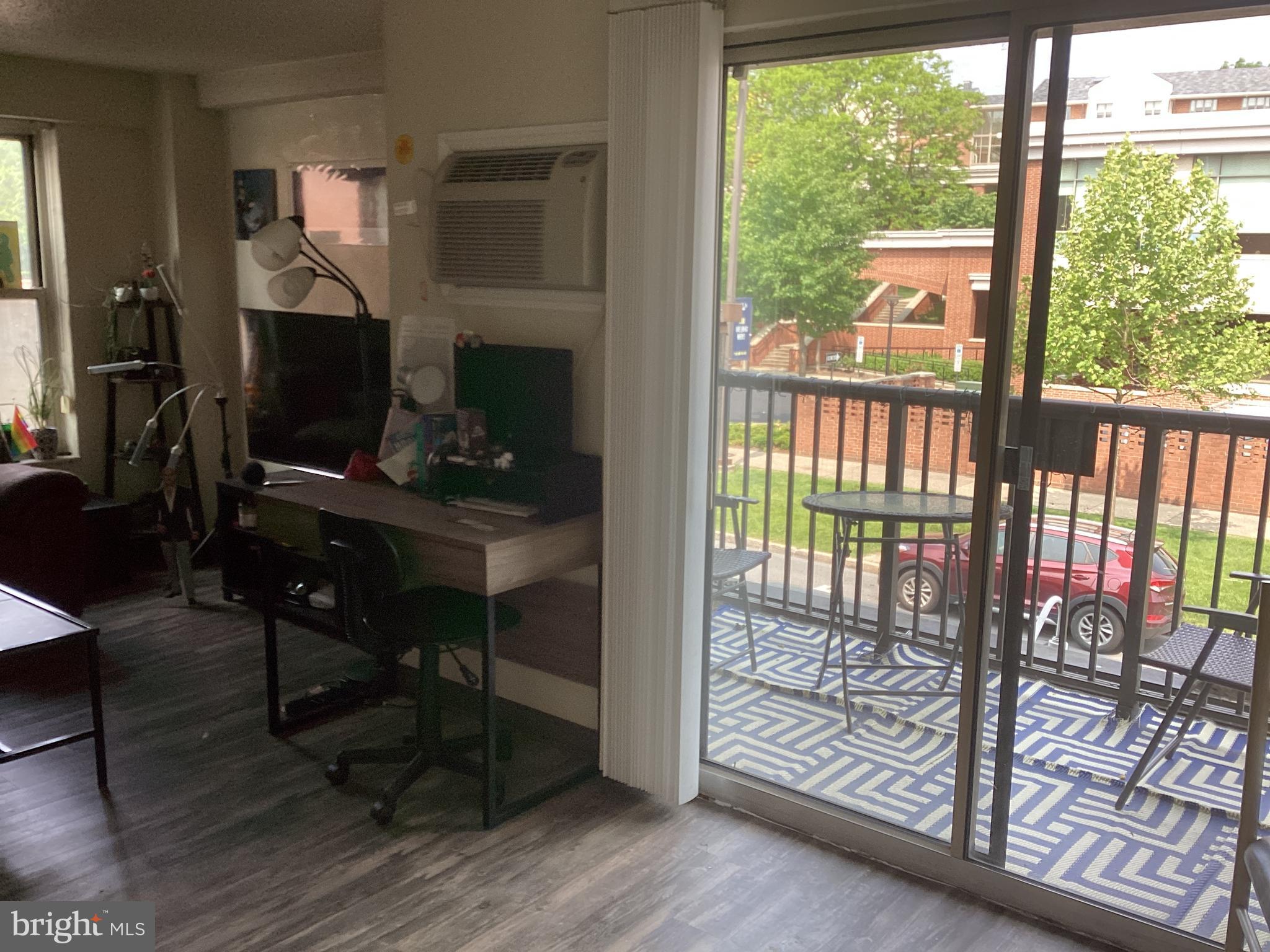 UNIVERSITY TOWERS - Residential