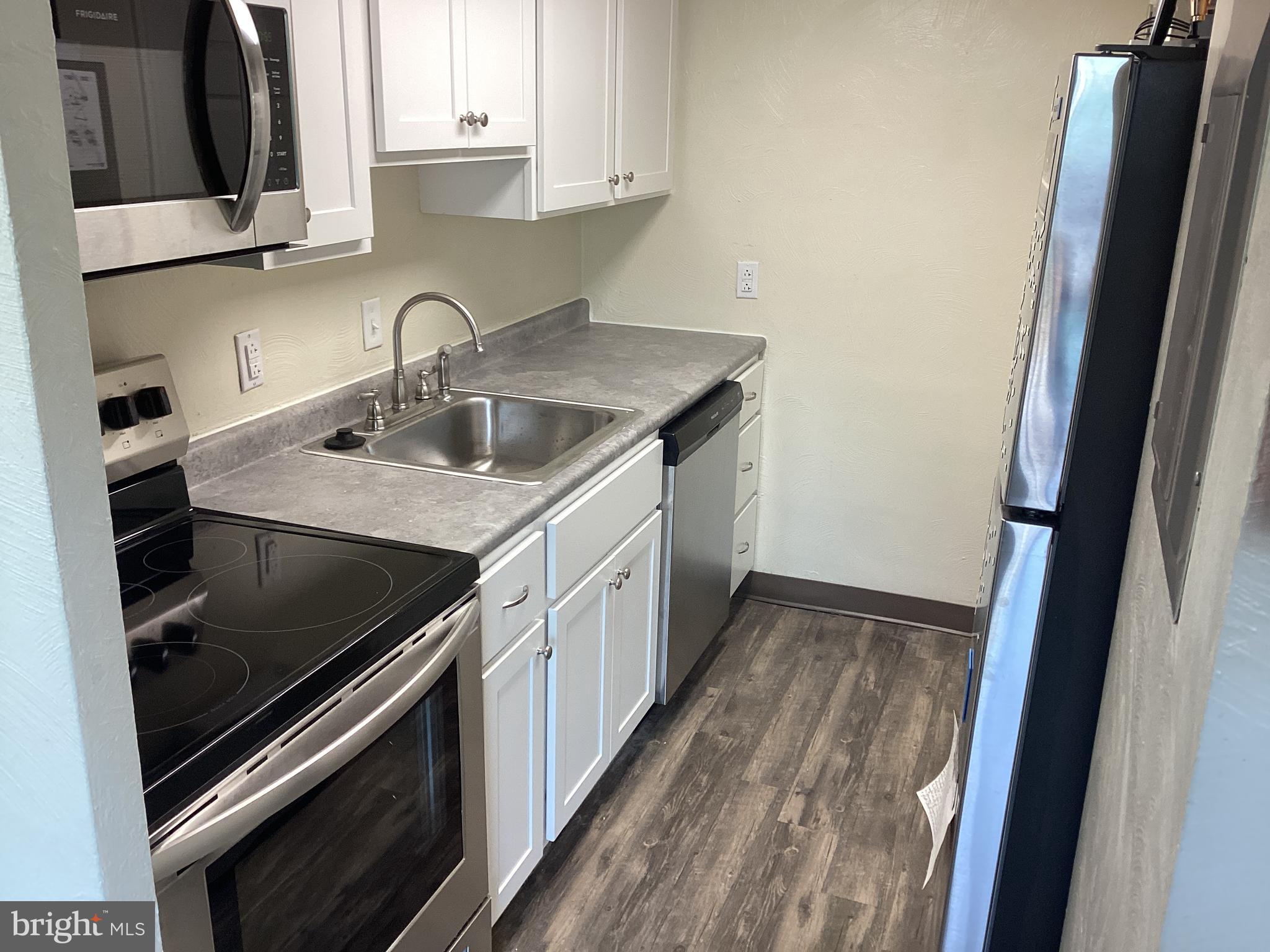 UNIVERSITY TOWERS - Residential