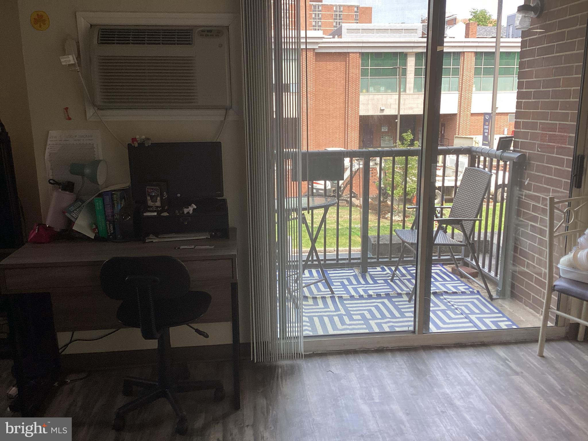 UNIVERSITY TOWERS - Residential