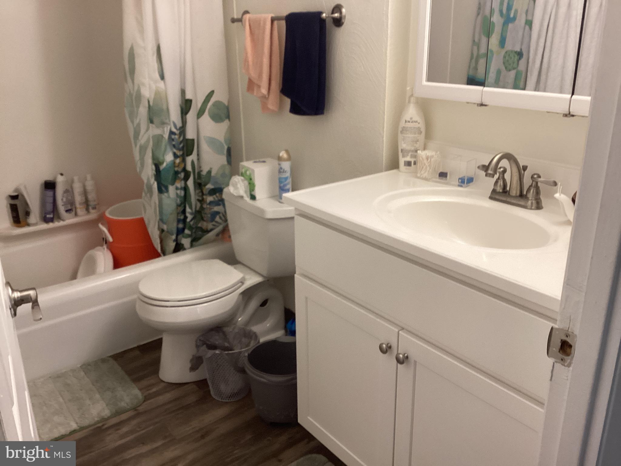 UNIVERSITY TOWERS - Residential