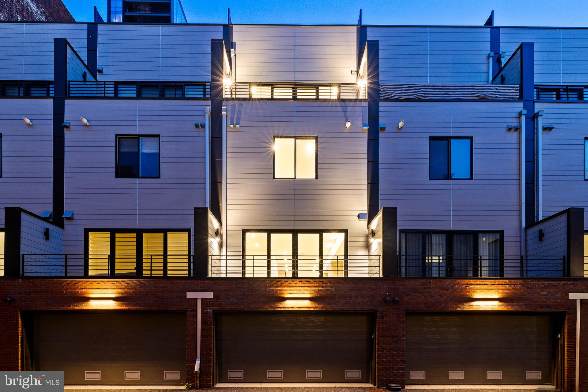 LOGAN SQUARE - Residential