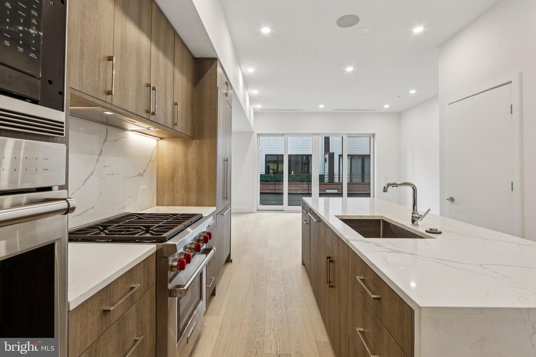 LOGAN SQUARE - Residential