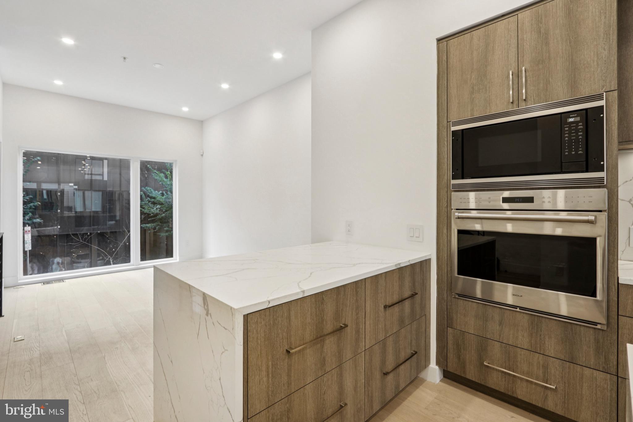 LOGAN SQUARE - Residential