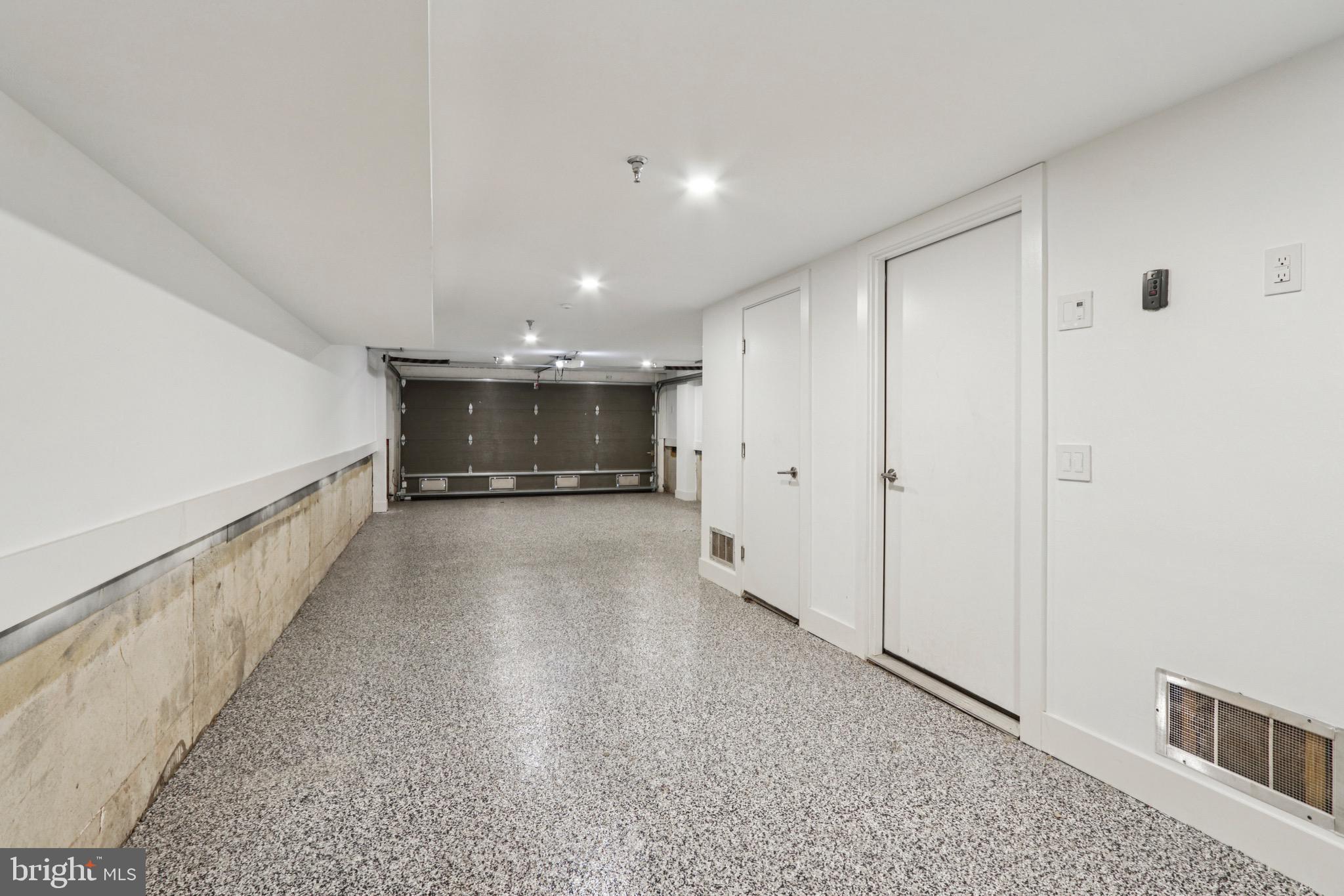 LOGAN SQUARE - Residential