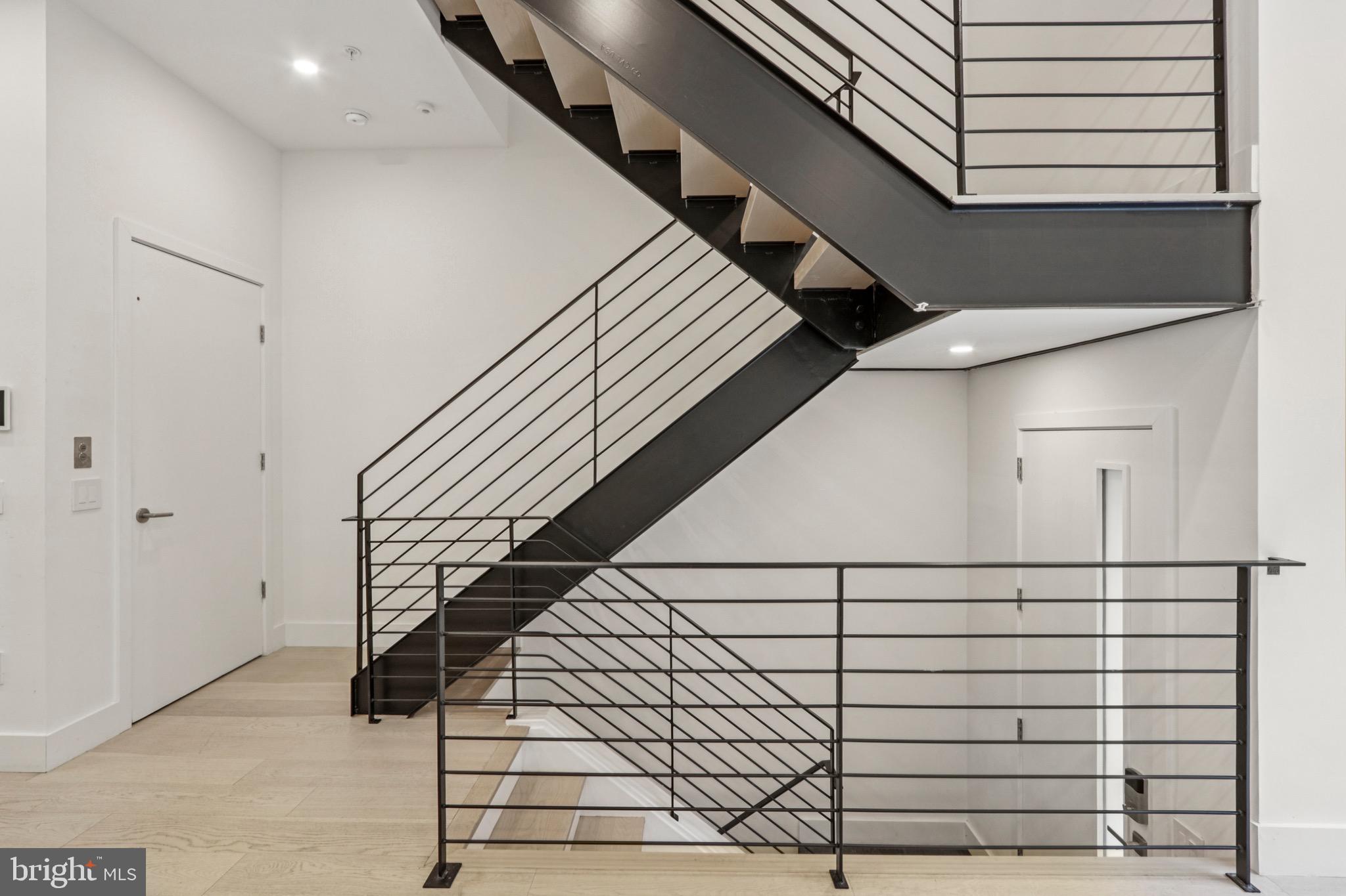 LOGAN SQUARE - Residential