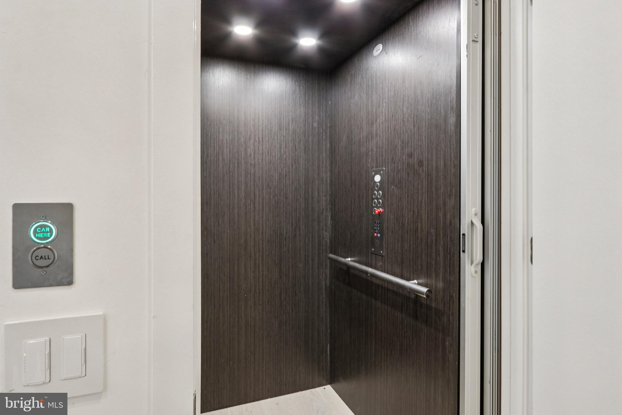 LOGAN SQUARE - Residential