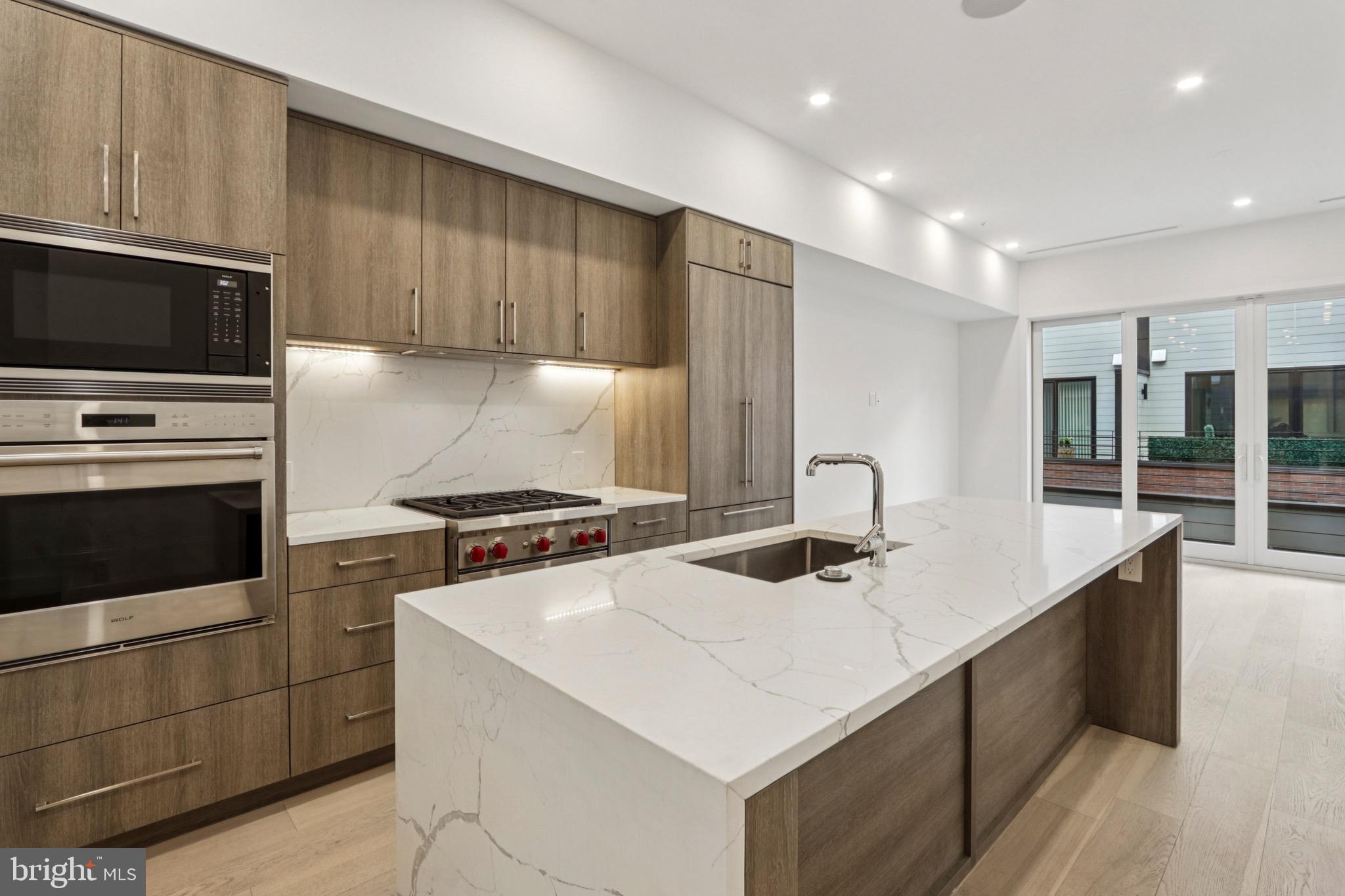 LOGAN SQUARE - Residential