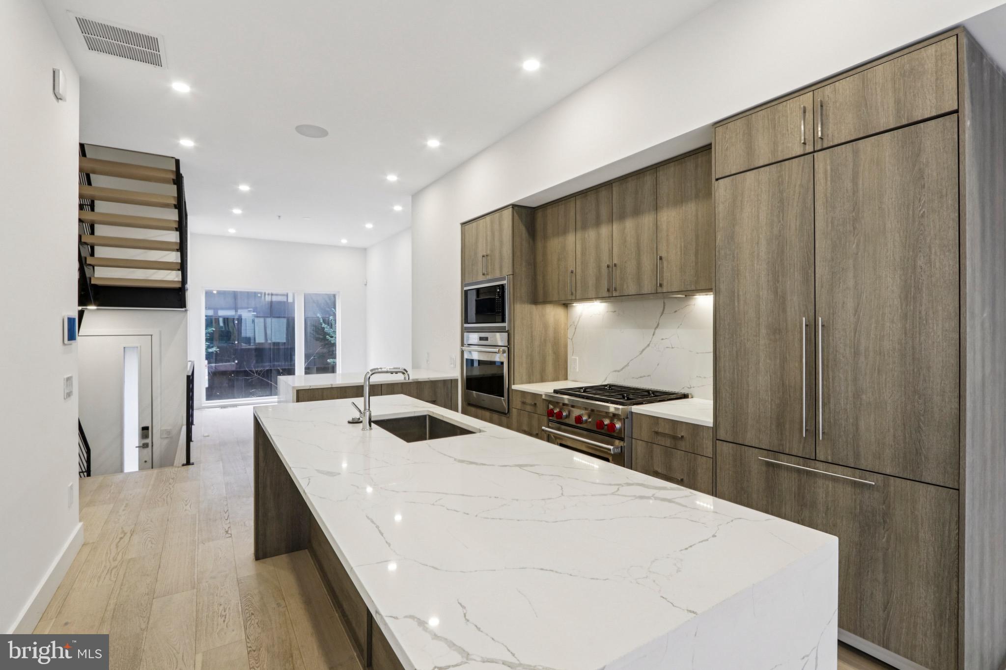 LOGAN SQUARE - Residential