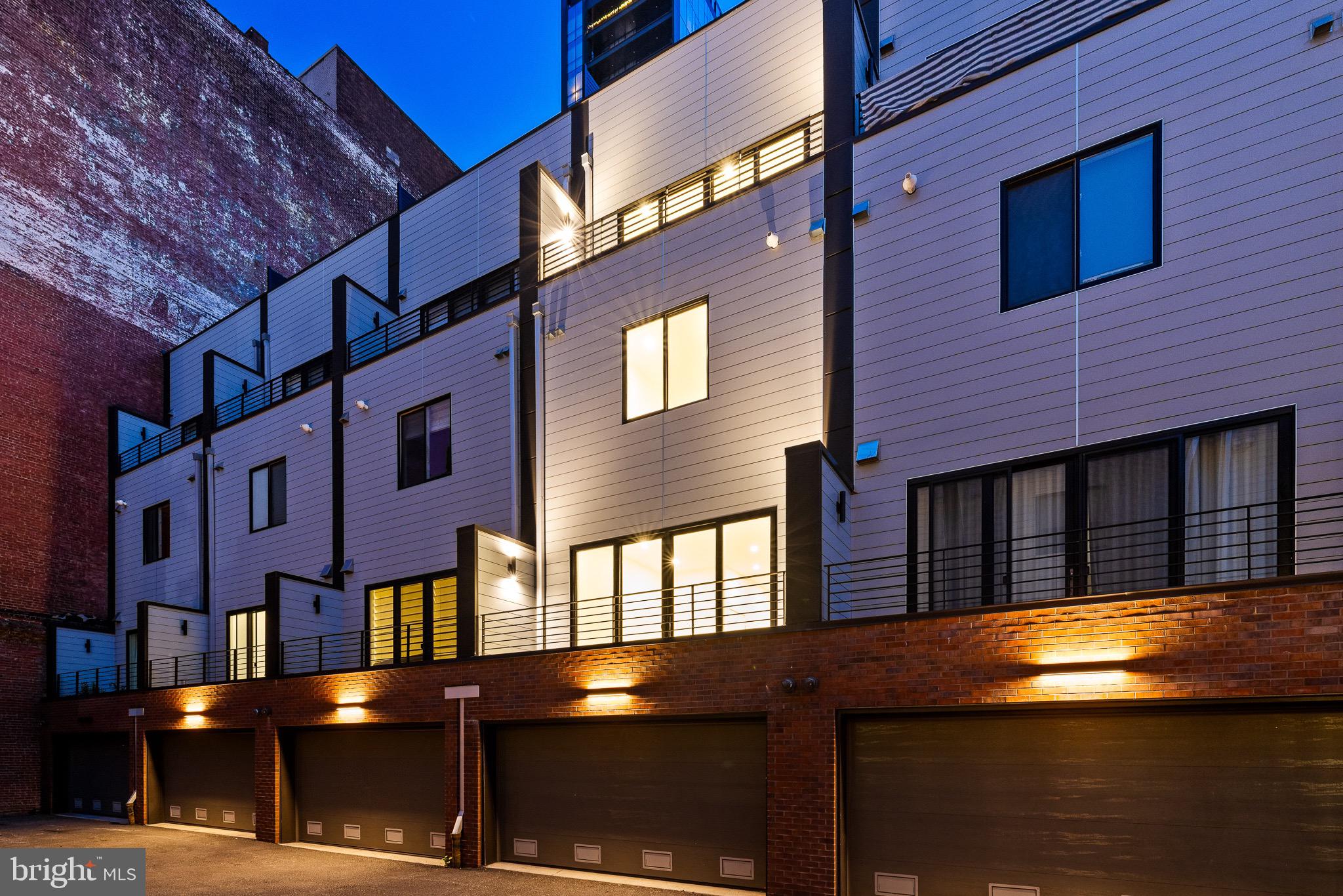 LOGAN SQUARE - Residential