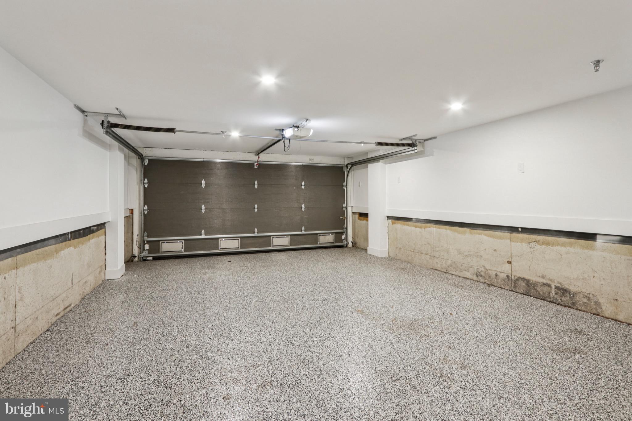 LOGAN SQUARE - Residential