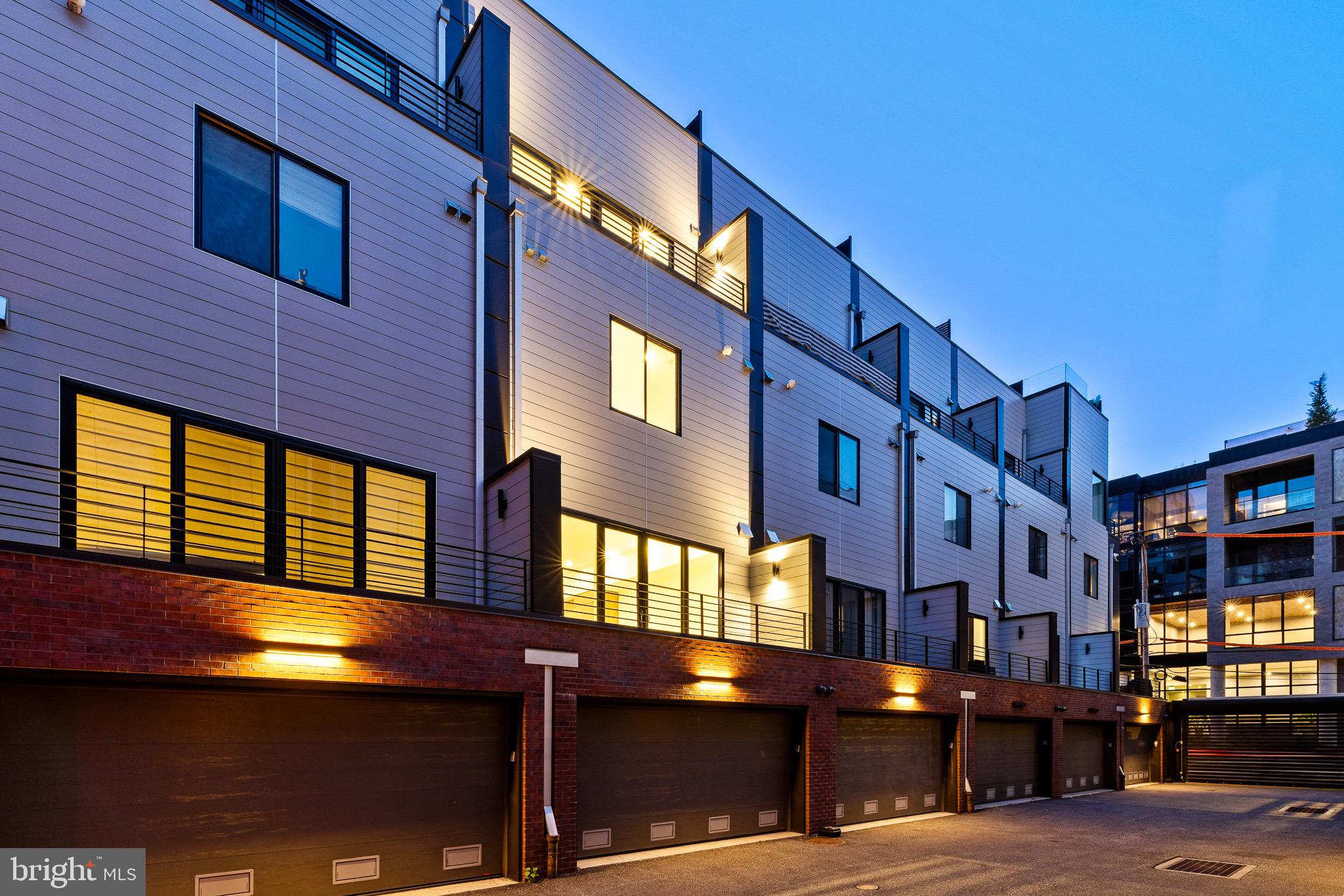 LOGAN SQUARE - Residential