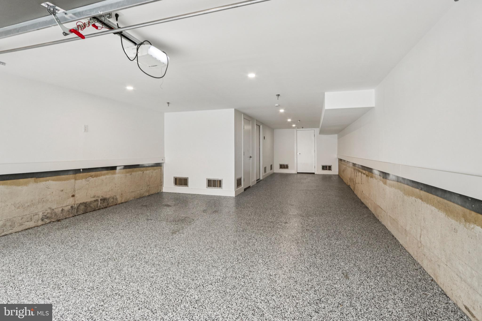 LOGAN SQUARE - Residential