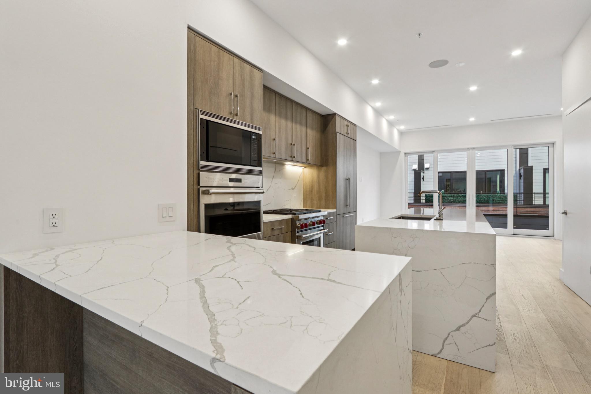 LOGAN SQUARE - Residential