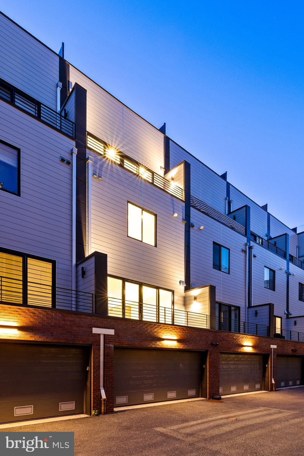 LOGAN SQUARE - Residential