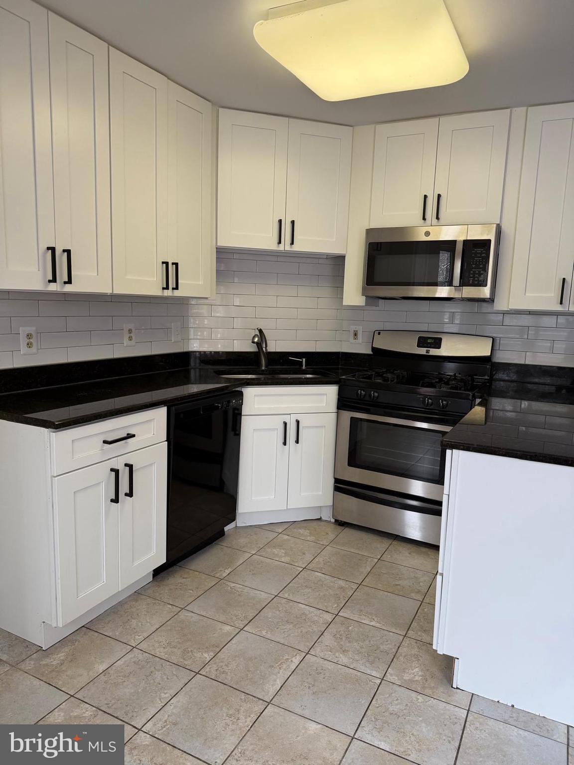 GREENBROOK MANOR PLAT 2> - Residential Lease