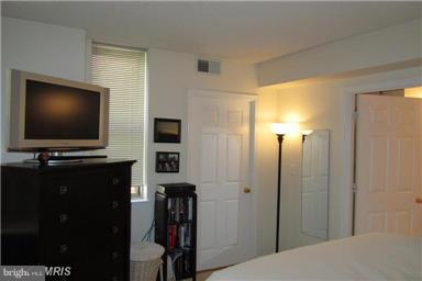 LEXINGTON SQUARE - Residential Lease