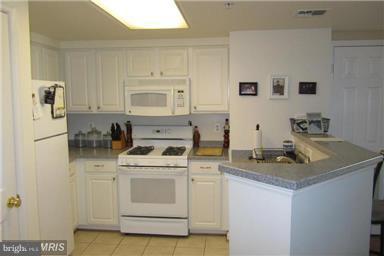 LEXINGTON SQUARE - Residential Lease