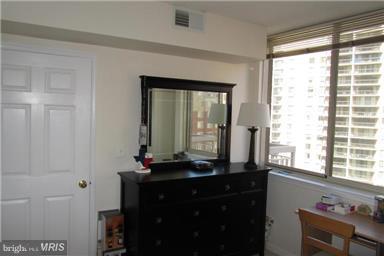 LEXINGTON SQUARE - Residential Lease