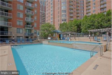 LEXINGTON SQUARE - Residential Lease