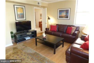 LEXINGTON SQUARE - Residential Lease