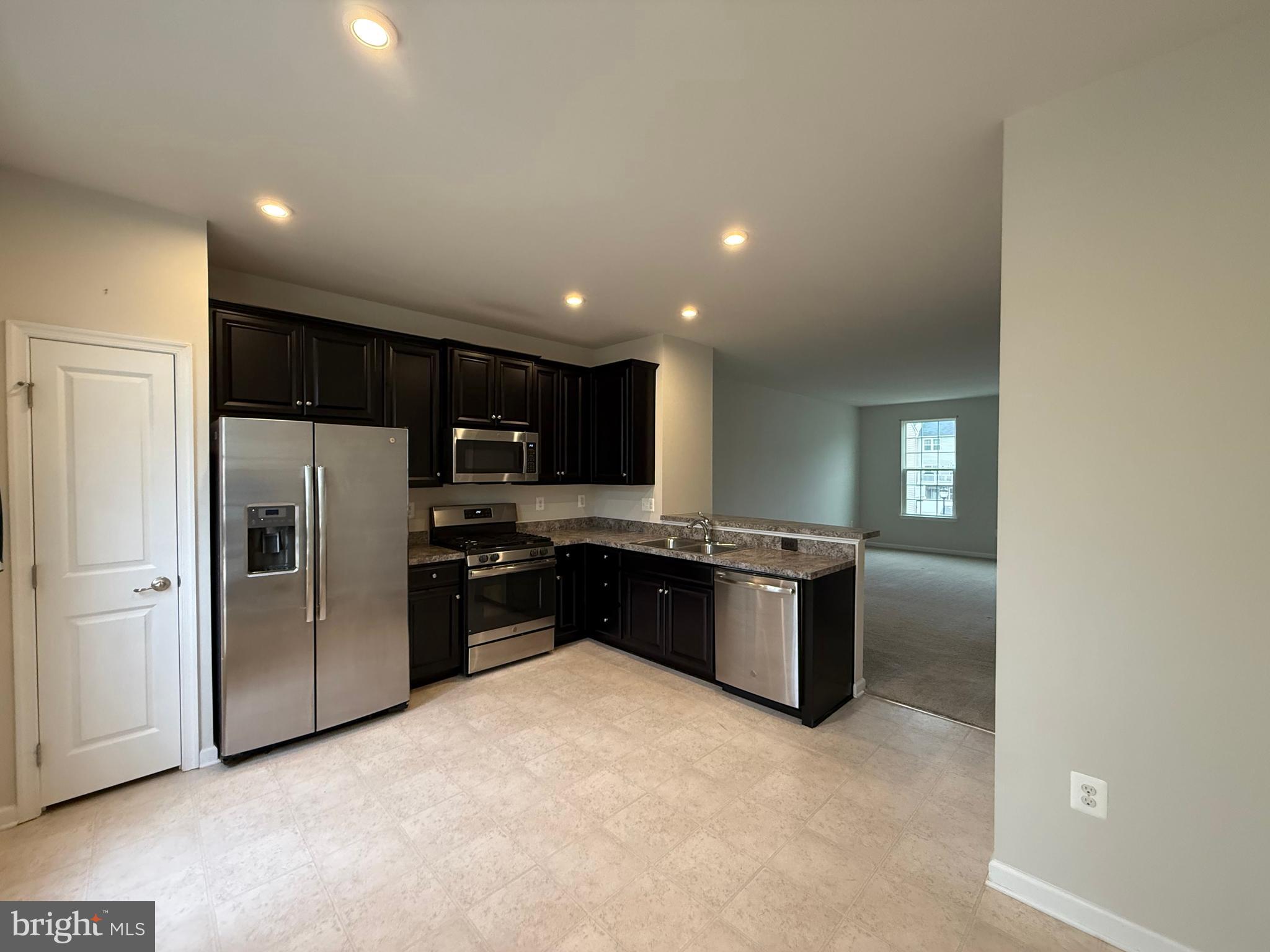 RAPPAHANNOCK LANDING - Residential Lease