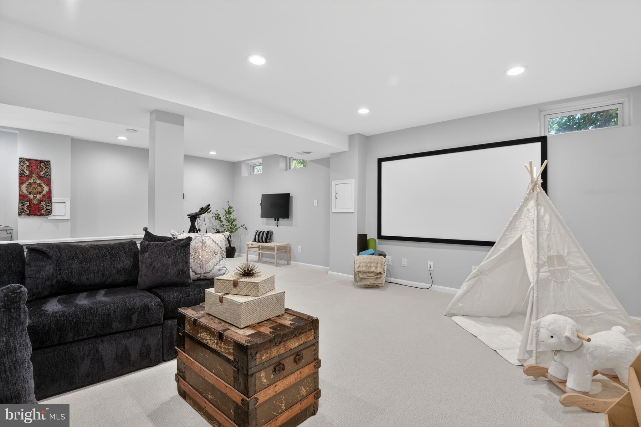 POTOMAC CHASE - Residential