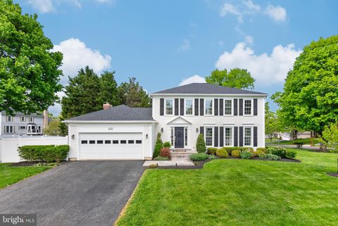 Photo of 12637 Falconbridge Drive, NORTH POTOMAC, MD 20878 (MLS # MDMC2227768)
