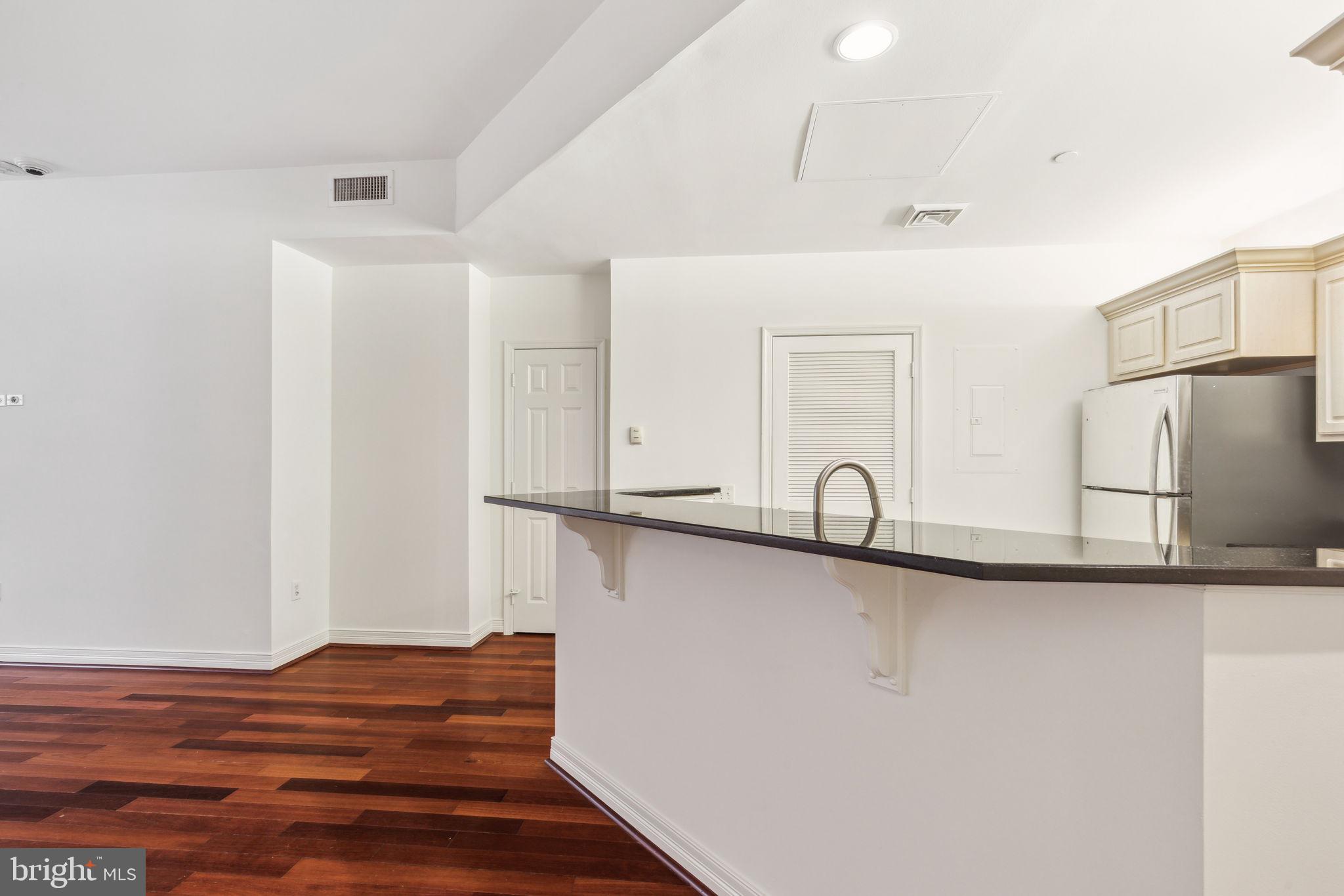 1600 ARCH STREET 18 716