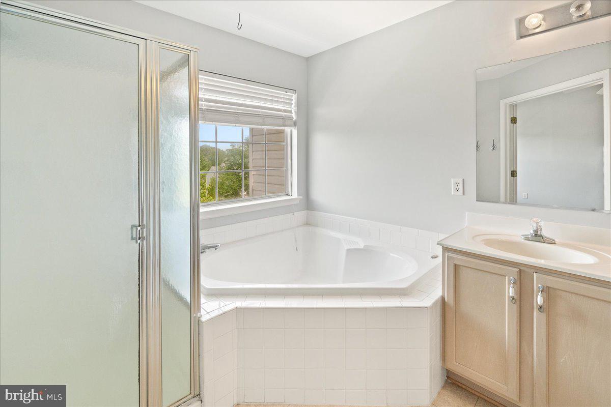 TWIN ARCH CROSSING - Residential