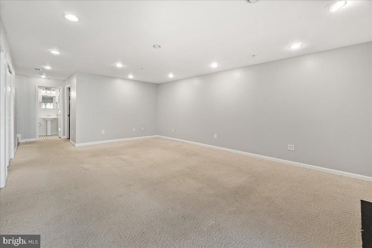 TWIN ARCH CROSSING - Residential